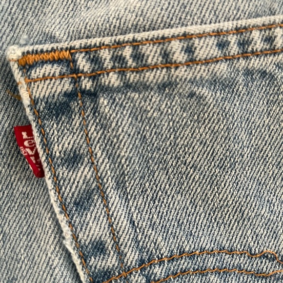 SOLD…On Another Platform! Vintage Levi’s 550 Relaxed Fit High Rise Mom/Dad Jeans - Picture 4 of 12